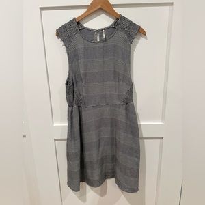 FreePeople houndstooth dress w/ raw edge sleeves & pockets! So cute! Size L.